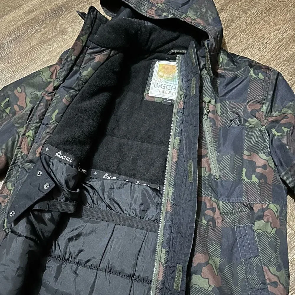 Big Chill Boys Winter Ski Jacket Green Black Camouflage Hood Lined youth Size 18